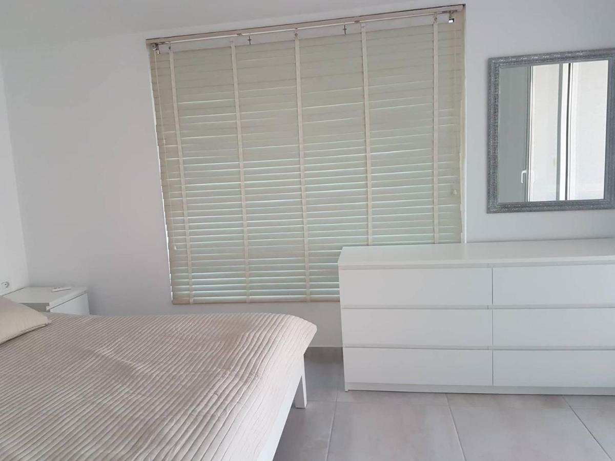 Sea Front Penthouse Apartment Sarande Ngoại thất bức ảnh