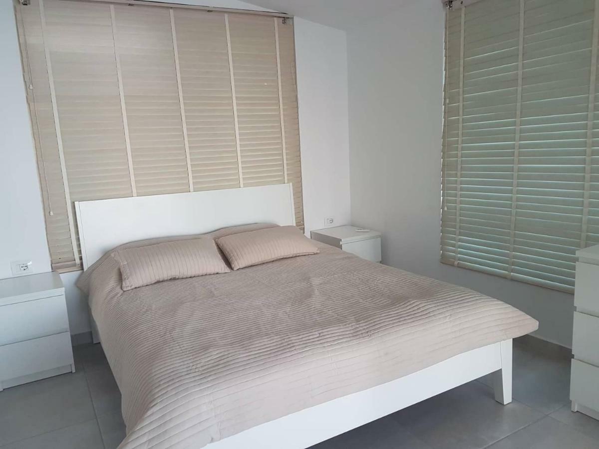 Sea Front Penthouse Apartment Sarande Ngoại thất bức ảnh